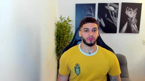Snapshot of king_of_kings__ chatting on February 24, 3:55 am king_of_kings__ online show from February 24, 3:55 am