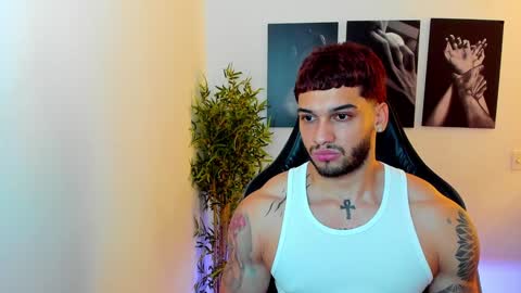 Snapshot of king_of_kings__ chatting on January 5, 12:52 am king_of_kings__ online show from January 5, 12:52 am