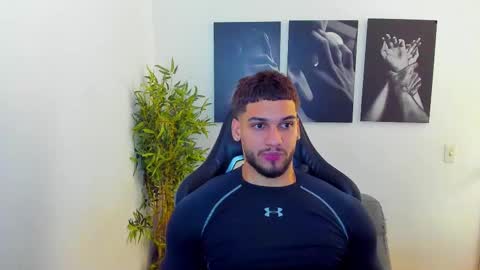 Snapshot of king_of_kings__ chatting on March 8, 1:37 am king_of_kings__ online show from March 8, 1:37 am