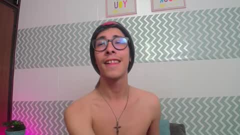 kingdanny_8 online show from October 16, 3:03 am