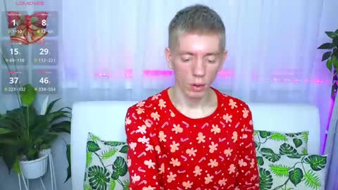 Snapshot of kireev_ chatting on December 5, 7:05 am online show from December 5, 7:05 am