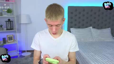 Snapshot of kireev_ chatting on February 20, 6:39 am online show from February 20, 6:39 am