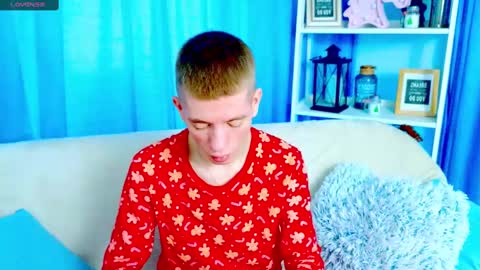 Snapshot of kireev_ chatting on December 28, 7:00 am online show from December 28, 7:00 am