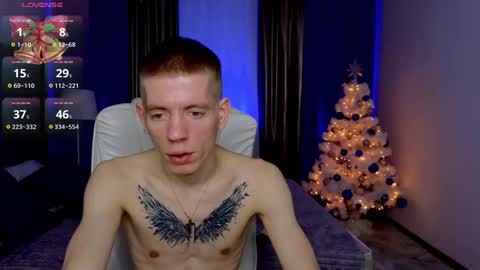 Snapshot of kireev_ chatting on December 18, 6:43 am online show from December 18, 6:43 am
