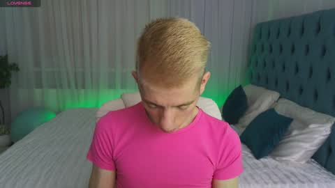 Snapshot of kireev_ chatting on January 27, 7:03 am online show from January 27, 7:03 am