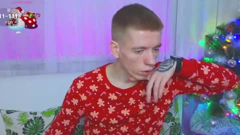 Snapshot of kireev_ chatting on December 25, 6:41 am online show from December 25, 6:41 am