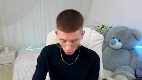 Snapshot of kireev_ chatting on March 12, 6:18 am online show from March 12, 6:18 am