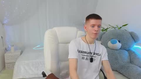 Snapshot of kireev_ chatting on March 7, 7:08 am online show from March 7, 7:08 am