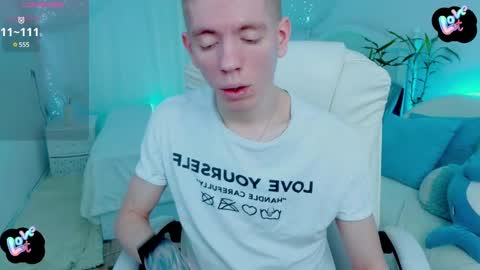 Snapshot of kireev_ chatting on February 19, 7:06 am online show from February 19, 7:06 am