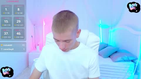 Snapshot of kireev_ chatting on October 5, 9:24 am online show from October 5, 9:24 am