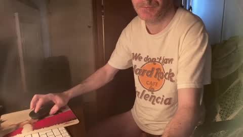 kissofbanned1983 online show from May 22, 7:46 am