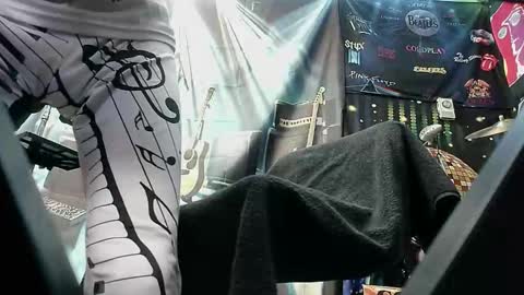 kiveuxmakeu online show from October 8, 6:23 pm