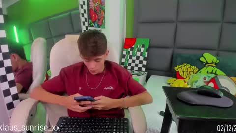 Snapshot of klaus_sunrise_xx chatting on December 3, 4:24 am KLAUS online show from December 3, 4:24 am