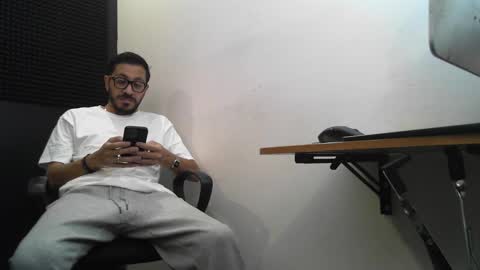 Jeremyz online show from December 2, 3:45 pm
