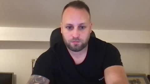 hugo online show from October 10, 11:30 pm