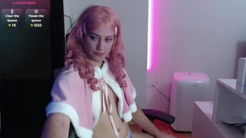 Snapshot of koneko_nya chatting on December 27, 5:59 pm Riley online show from December 27, 5:59 pm