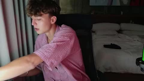 Danny online show from November 29, 5:42 am