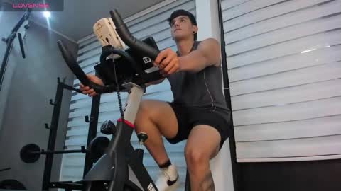 kravenn_ online show from February 5, 12:49 pm