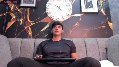 kravenn_ online show from February 7, 12:28 pm