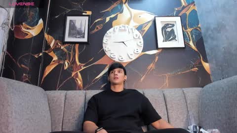 kravenn_ online show from February 4, 12:33 pm