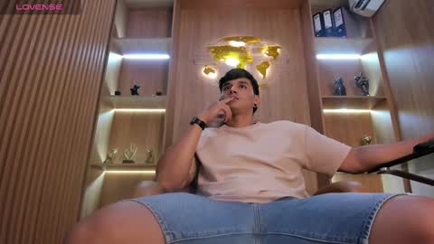 kravenn_ online show from February 6, 12:37 pm