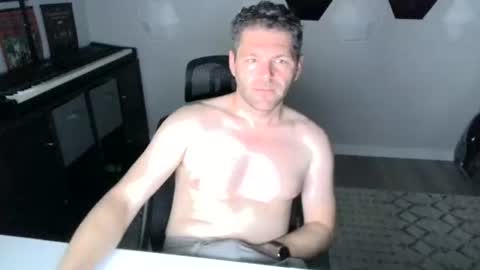 kuk_it online show from November 25, 5:15 pm