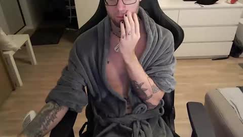 Snapshot of kyle_alternative chatting on December 18, 3:37 am Kyle online show from December 18, 3:37 am