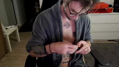 Snapshot of kyle_alternative chatting on January 3, 6:22 am Kyle online show from January 3, 6:22 am