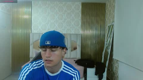 kyler_tay online show from May 19, 11:16 am