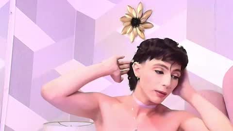 Kylie jl online show from October 13, 1:00 am