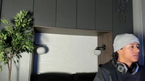 labrinthteasing online show from October 9, 12:10 pm