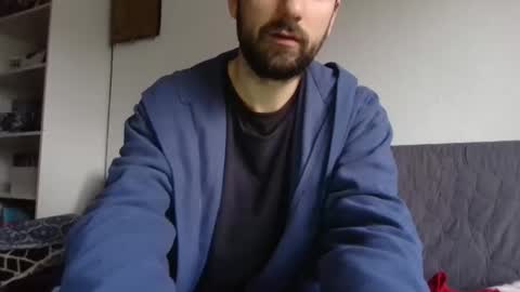 laraaan online show from December 12, 1:17 pm