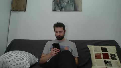 laraaan online show from November 3, 8:43 pm