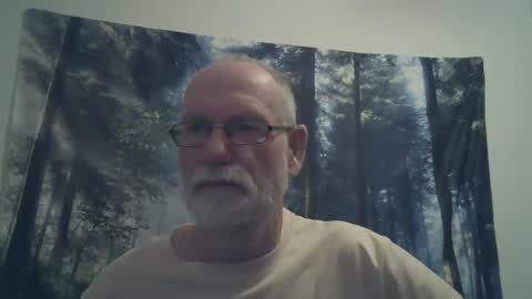 Snapshot of larbie chatting on December 12, 10:20 pm Larbie online show from December 12, 10:20 pm