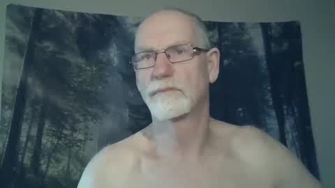 Snapshot of larbie chatting on December 22, 11:54 am Larbie online show from December 22, 11:54 am