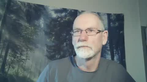 Snapshot of larbie chatting on December 29, 6:35 am Larbie online show from December 29, 6:35 am