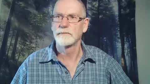 Snapshot of larbie chatting on December 28, 5:12 am Larbie online show from December 28, 5:12 am