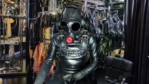 latexlover202 online show from February 7, 12:09 am