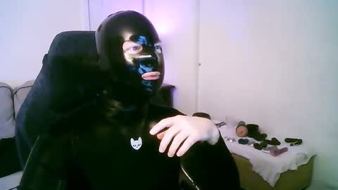 latexminheadroom online show from December 14, 5:58 am