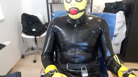 Snapshot of latexslaafboy2 chatting on February 27, 8:06 am latexslaafboy online show from February 27, 8:06 am