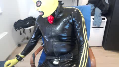 Snapshot of latexslaafboy2 chatting on March 10, 7:11 am latexslaafboy online show from March 10, 7:11 am