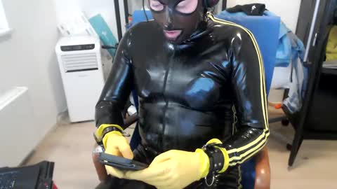 Snapshot of latexslaafboy2 chatting on December 16, 7:26 am latexslaafboy online show from December 16, 7:26 am