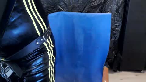 Snapshot of latexslaafboy2 chatting on January 7, 7:11 am latexslaafboy online show from January 7, 7:11 am