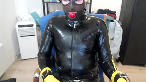 Snapshot of latexslaafboy2 chatting on December 17, 7:18 am latexslaafboy online show from December 17, 7:18 am