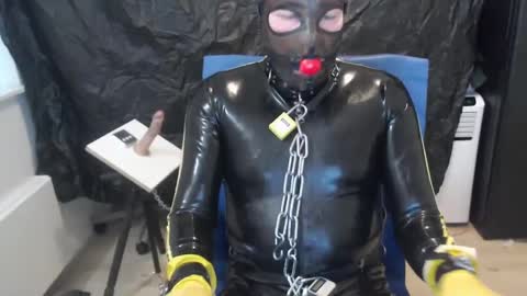 Snapshot of latexslaafboy2 chatting on February 13, 7:45 am latexslaafboy online show from February 13, 7:45 am