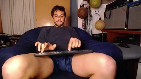 Snapshot of latincurious0 chatting on October 1, 2:59 am Juanito online show from October 1, 2:59 am