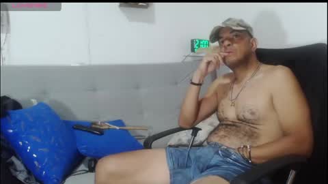 latinmartin254 online show from May 19, 1:56 am
