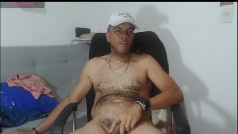 latinmartin254 online show from May 23, 2:17 am