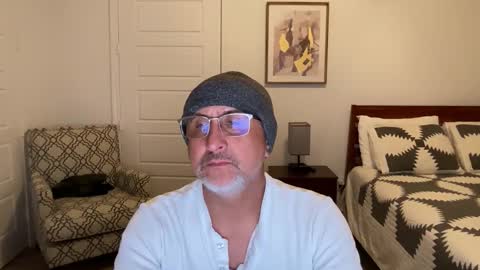 QS - INDEPENDENT MODEL online show from October 14, 4:30 am