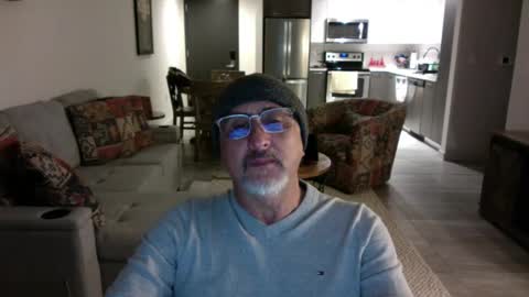 QS - INDEPENDENT MODEL online show from February 12, 2:45 am